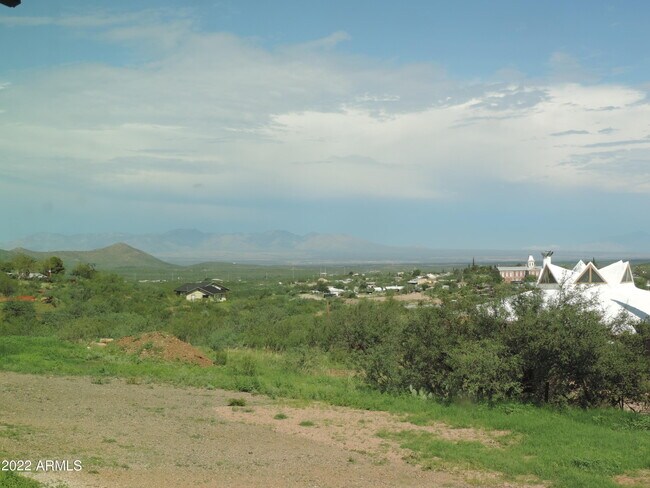 Building Photo - 401 S Skyline Cir