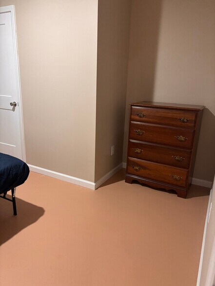 Building Photo - 212 Water St