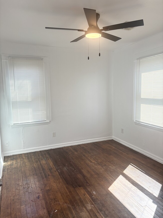 Building Photo - 3049 NE 15th St