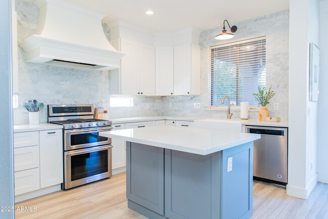 Building Photo - 2679 E Vermont Ct