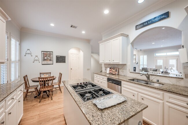 Building Photo - 3511 Yupon St