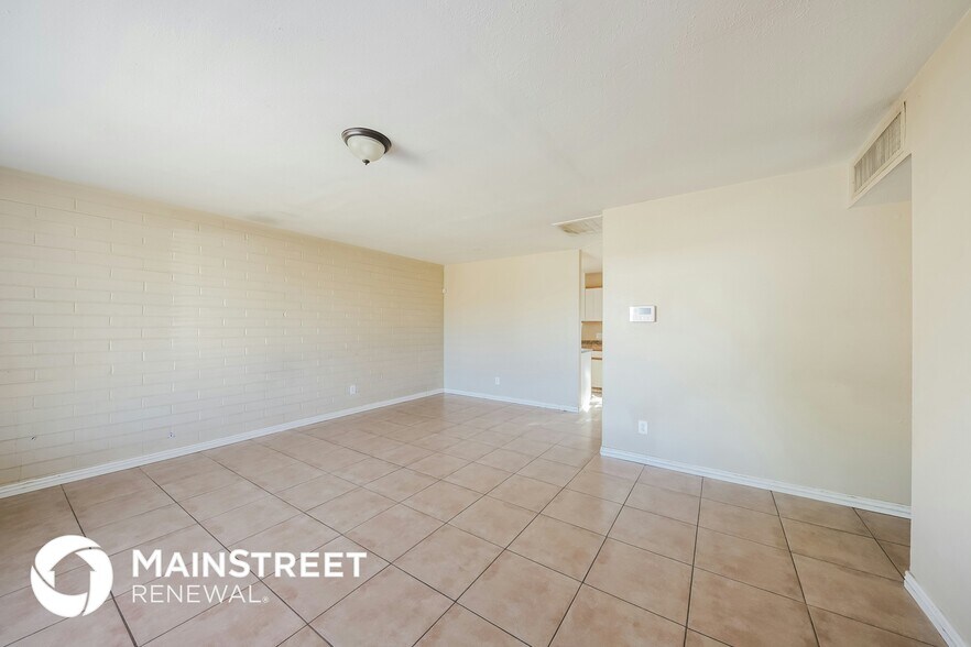 Building Photo - 4627 N 47th Dr