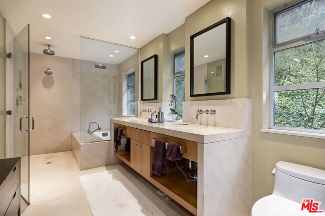 Building Photo - 1625 N Crescent Heights Blvd