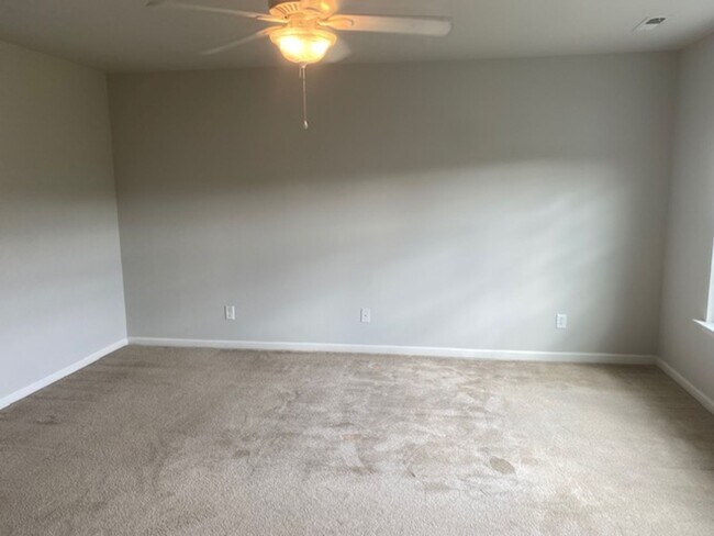 Building Photo - 203 Linfoot Ct