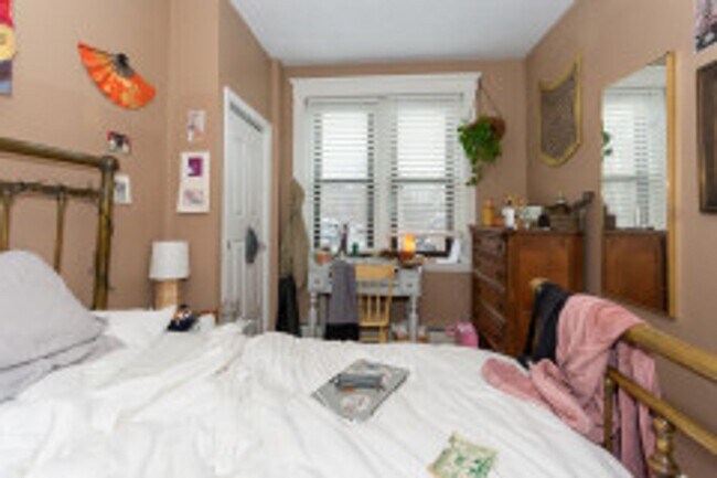 Building Photo - 5 Bed 2 Bath - Allston - 9/1