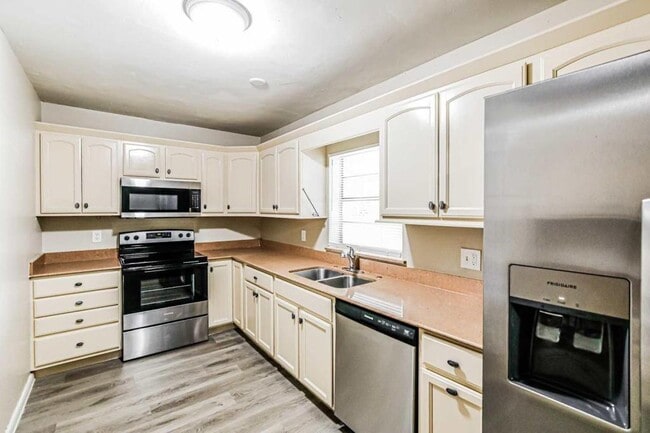 Building Photo - 6730 NW 28th Way