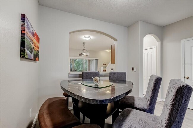 Building Photo - 1138 Hillhurst Dr