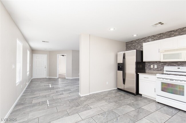 Building Photo - 8564 Shady Pines Dr