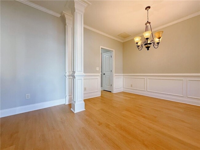 Building Photo - 636 Royal Crest Ct