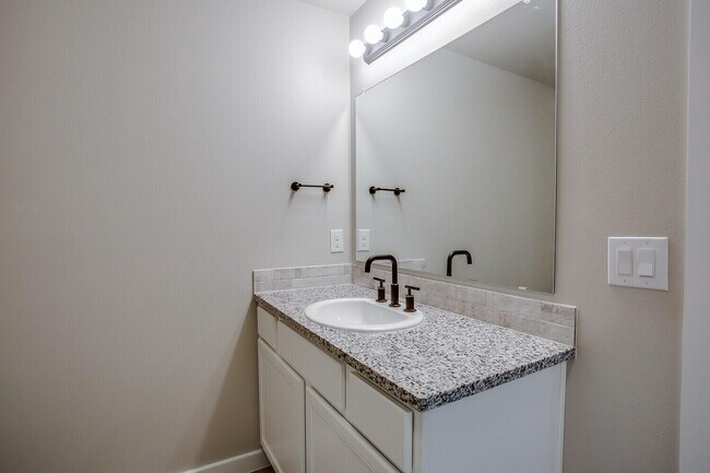 Building Photo - 1705 141st St