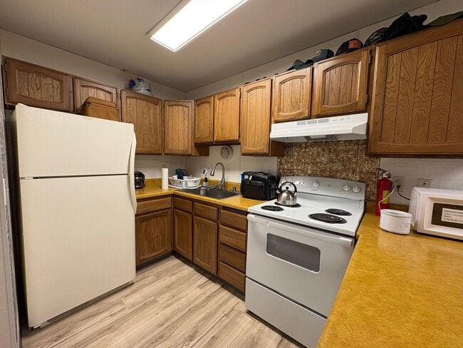 Building Photo - 2 bedroom condo