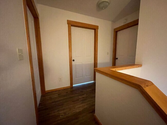 Building Photo - 697 Waverly Pl