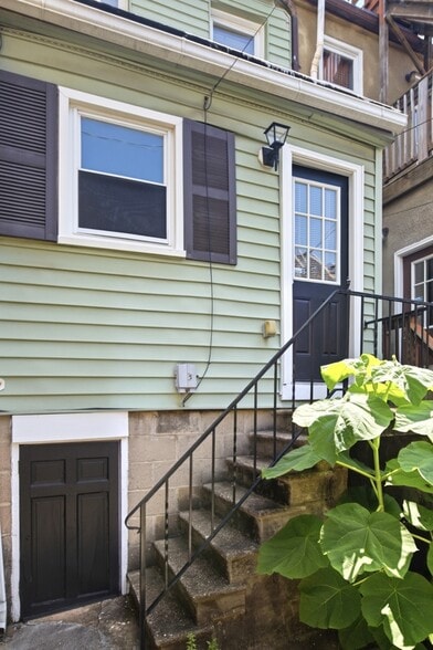 Building Photo - 1214 Marshall St