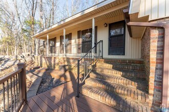 Building Photo - 600 Bain Dr SE