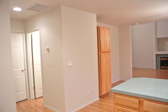 Building Photo - Spacious 3 bedroom in SE Albany
