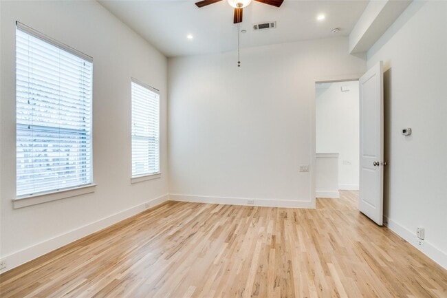 Building Photo - Beautiful townhome featuring granite countertops, hard wood floors, and a small private yard grea...