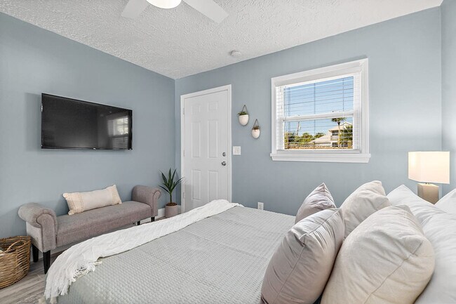 Building Photo - 106 11th St