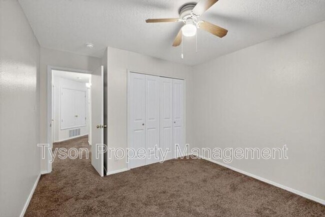 Building Photo - 3013 Taos Meadows Dr NE