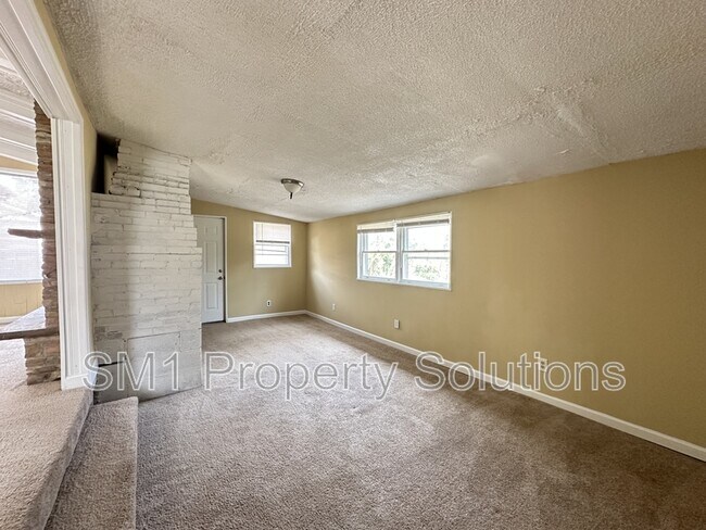 Building Photo - 626 Memphis St