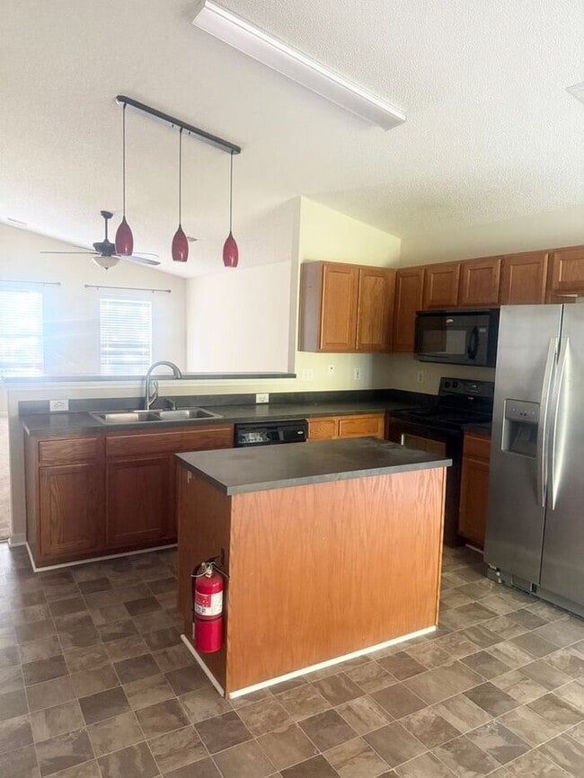 Building Photo - Lexington-Offering Self Guided Tour with R...