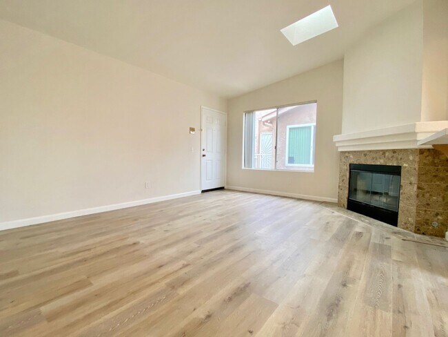 Building Photo - Renovated Two Bedroom Two Bathroom Condo North Park