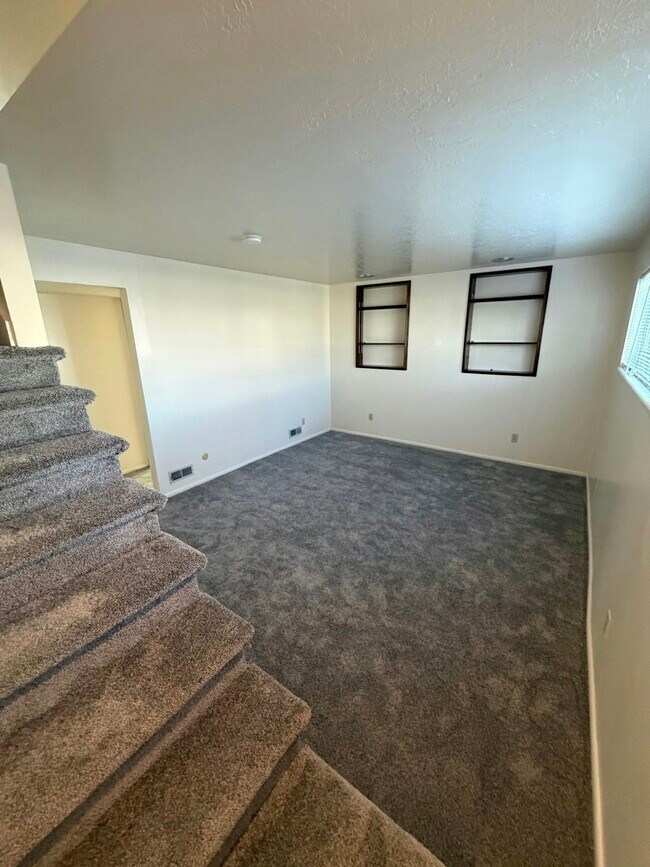 Building Photo - 4337 S 700 W