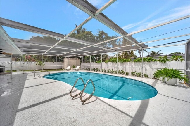 Building Photo - 15010 NE 7th Ave