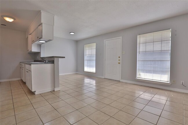 Building Photo - 310 Yaupon St