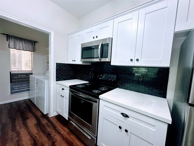 Building Photo - 3500 Tangle Brush Dr
