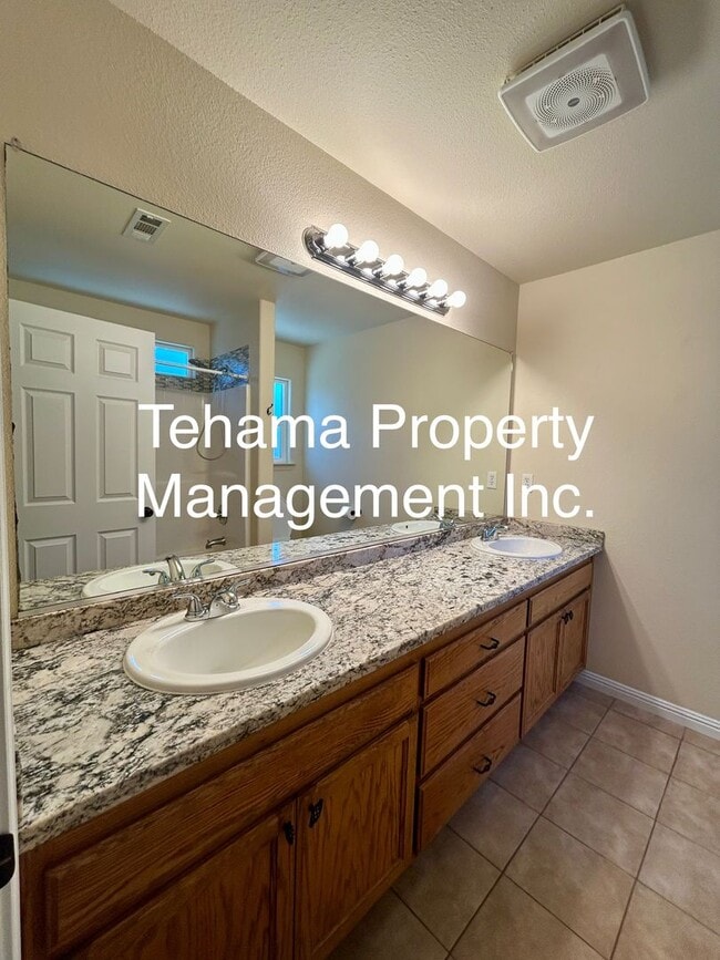 Building Photo - Newly remodeled 4 bedroom 2 bathroom
