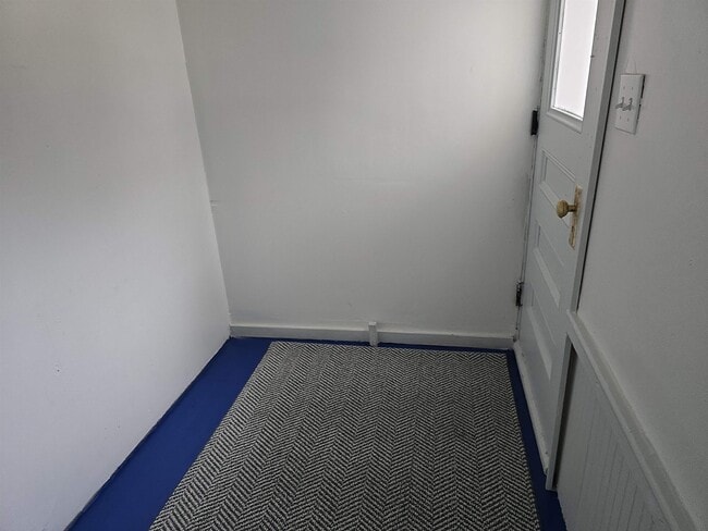 Building Photo - 220 Main St