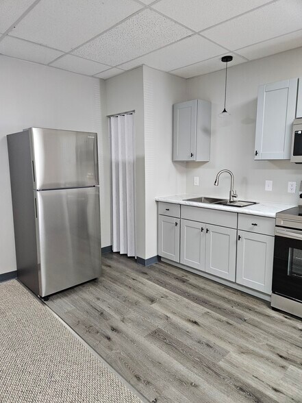 appliances included - 142 W Front St