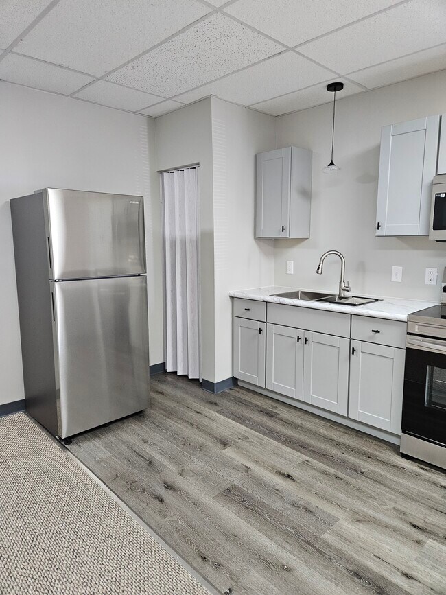 appliances included - 142 W Front St