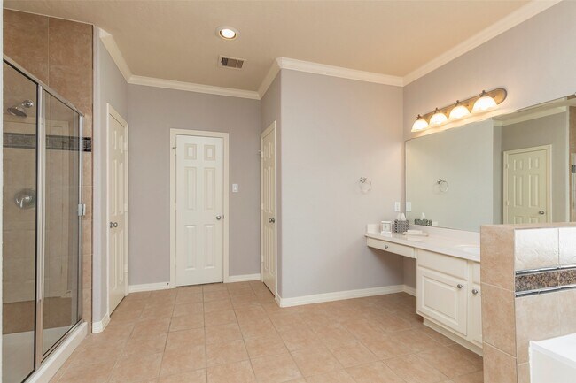 Building Photo - 10126 Holly Chase Dr