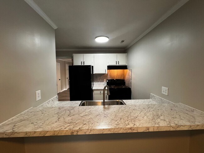 Building Photo - 5850-H Century Oaks Drive (No Pets)