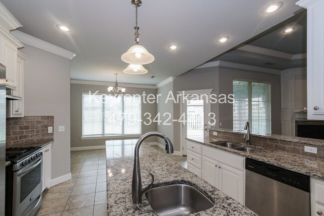 Building Photo - 3805 SW Gemstone Blvd