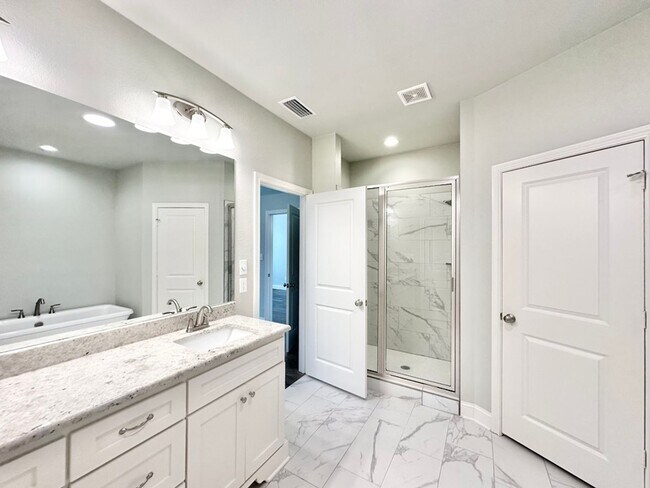 Building Photo - Available Now! Stunning 3 Bedroom 2 Bath i...