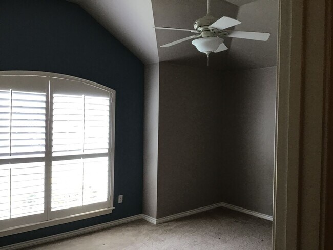 Building Photo - Coming Soon!!! 4/2/2 with Fireplace!