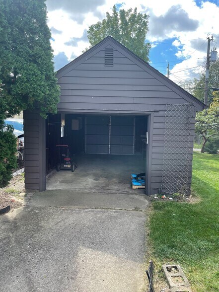Garage - 1518 Patterson Rd
