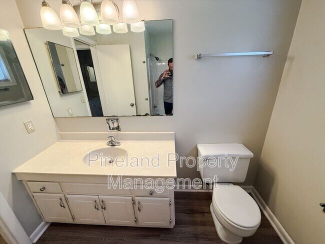 Building Photo - 888 De Paul Dr