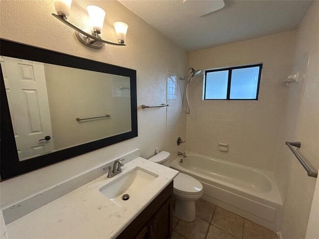 Building Photo - 1012 Mockingbird Dr