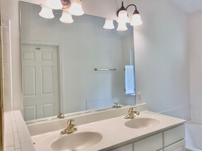 Building Photo - 18122 Truffle Ln