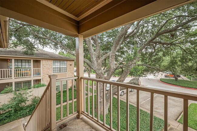 Building Photo - 1311 Antoine Dr
