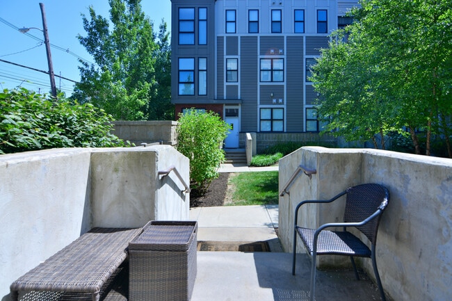 Building Photo - 650 S Mill St