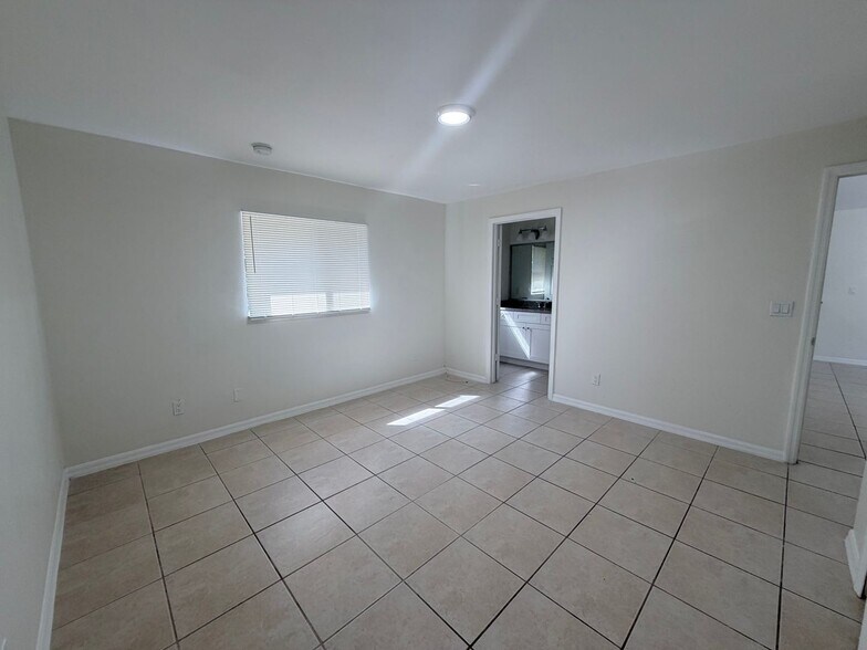 Building Photo - Recently Remodeled