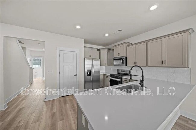 Building Photo - 448 Ml Pk Wy