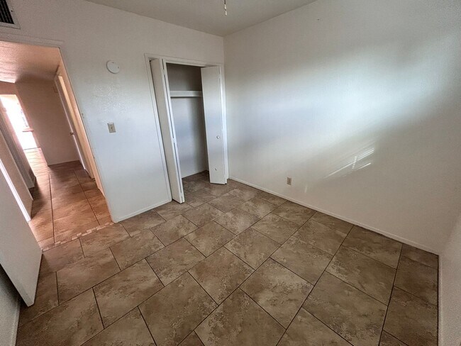 Building Photo - 2 bedroom 1 bath unit with laundry room, enclosed yard and carport.