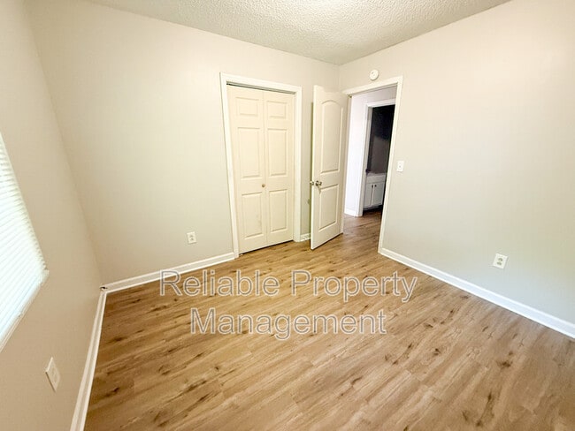 Building Photo - 206 E Watson St