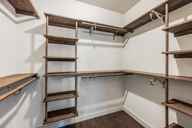 Building Photo - Emerald Estates 4 bed 2 bath with fenced yard