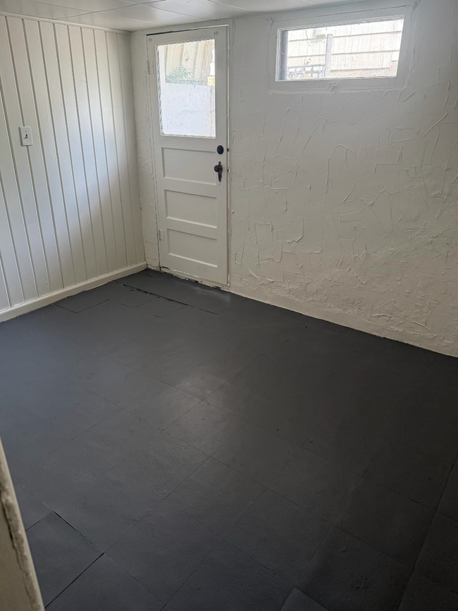 Building Photo - Charming 4-Bedroom Cottage Minutes from Do...